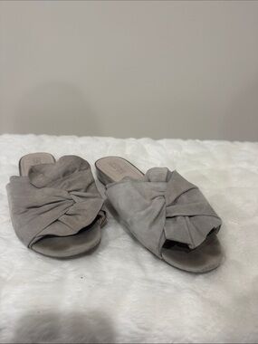 Reaction Kenneth Cole Gray Knot Slide Mules